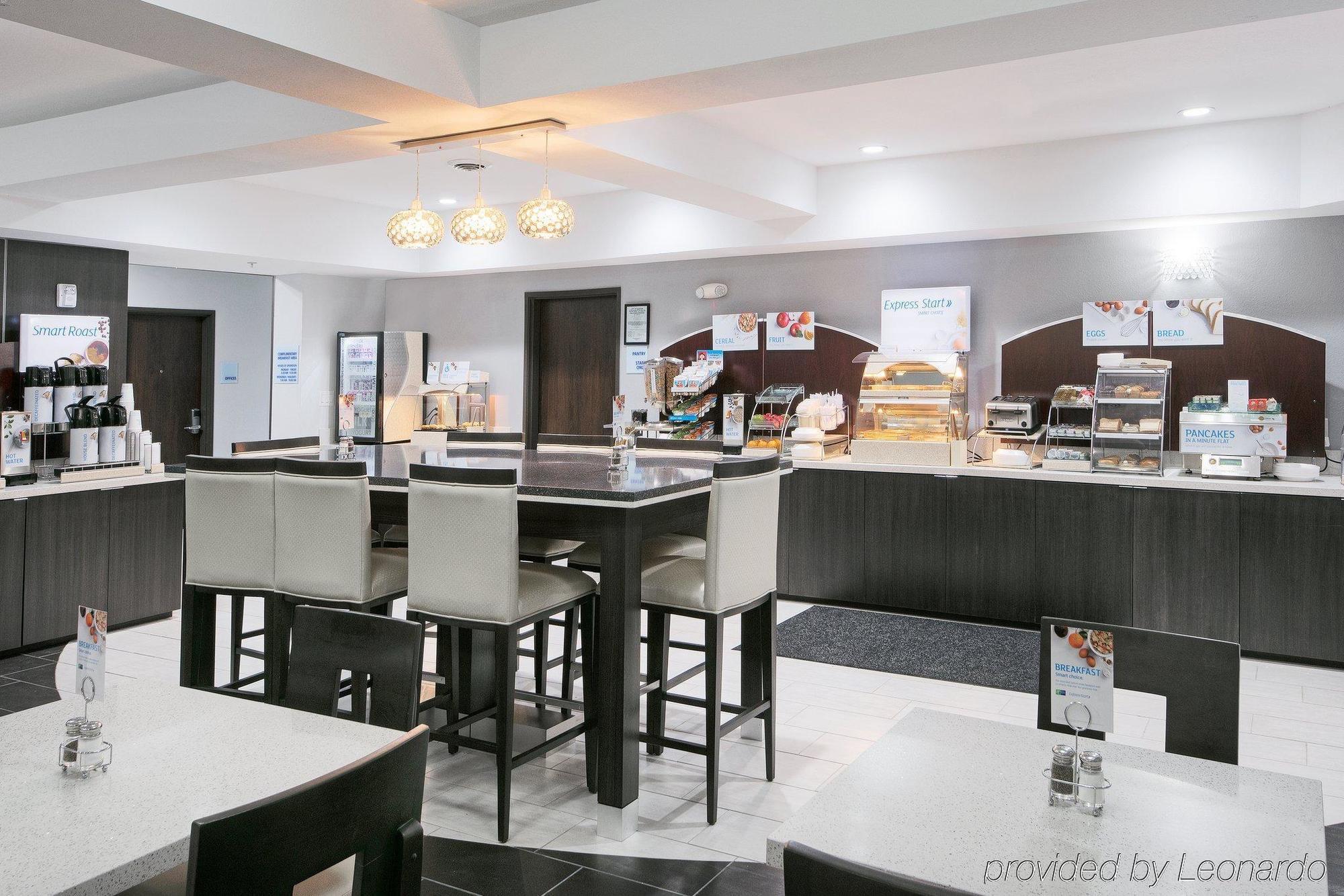 Holiday Inn Express And Suites Houston North - Iah Area, An Ihg Hotel Экстерьер фото