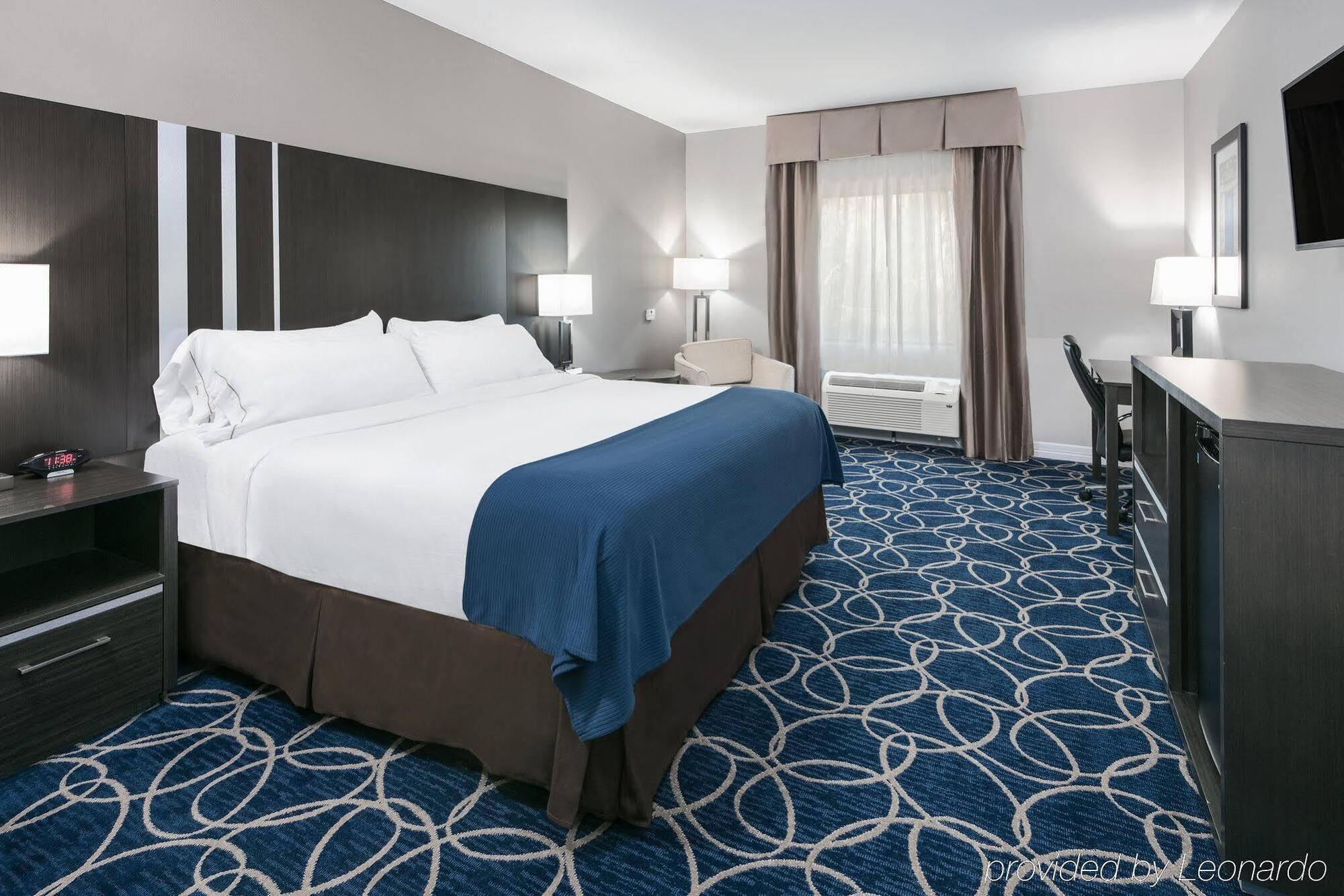 Holiday Inn Express And Suites Houston North - Iah Area, An Ihg Hotel Экстерьер фото